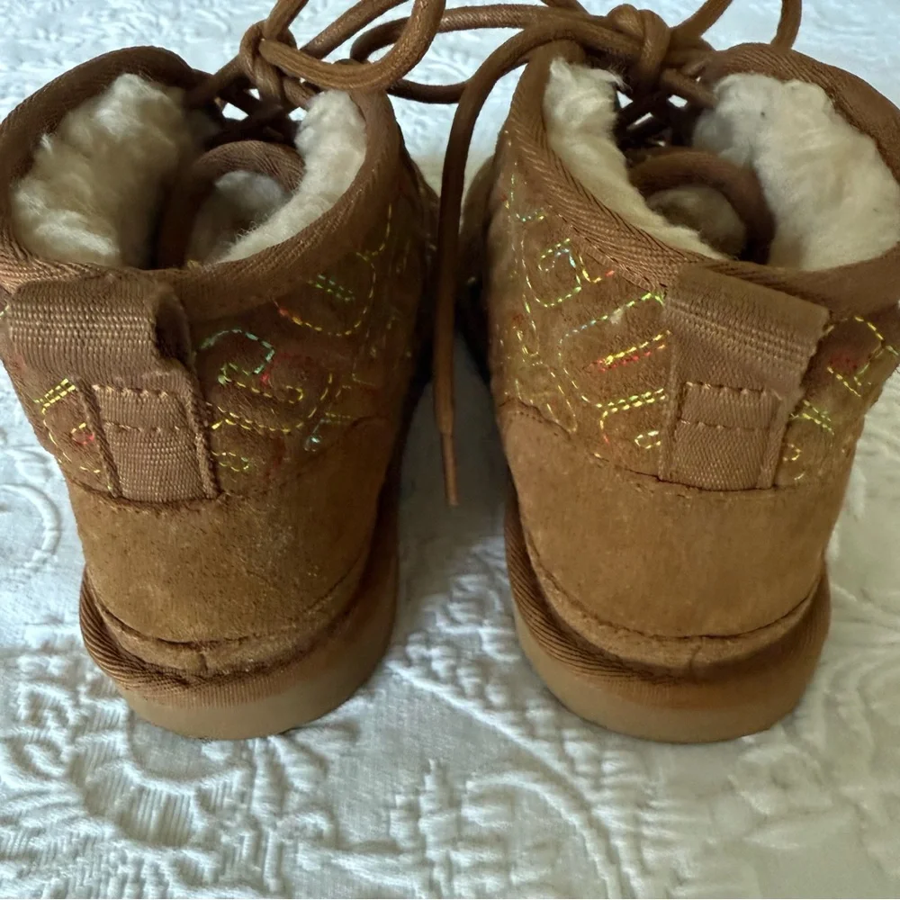 UGG Neumel Tan Patterned Lace-Up Boots NWOT size 5